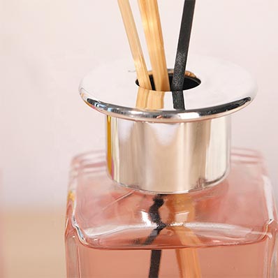 Best square 100ml glass decorative diffuser bottles with caps and reed sticks