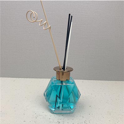 Factory direct 100ml crystal glass oil diffuser bottle with gold cap