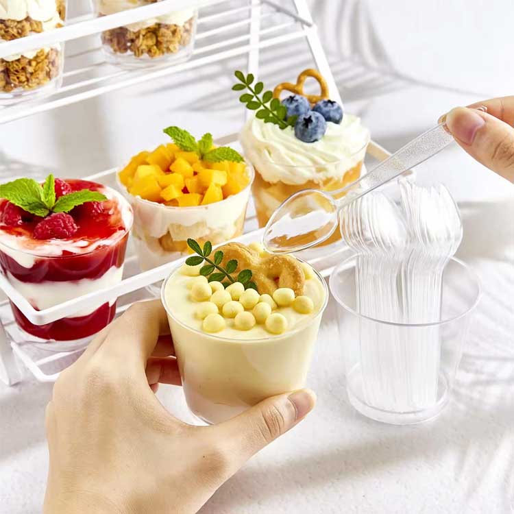 Wholesale food safe clear round 8oz plastic serving cups with lids and spoon for appetizers fruit parfait and trifle