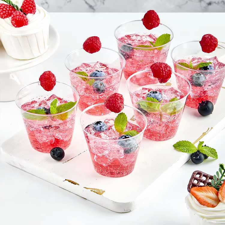 Wholesale food safe clear round 8oz plastic serving cups with lids and spoon for appetizers fruit parfait and trifle