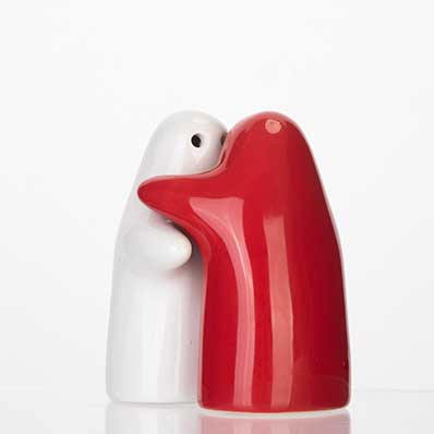 Hugging shakers, salt and pepper shakers, lovely ceramic couple set, white and red for gift and decor